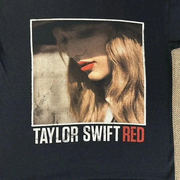 2013 Taylor Swift Red International Concert/Tour T-Shirt YTH SM Red Tour Unisex - Picture 10 of 16